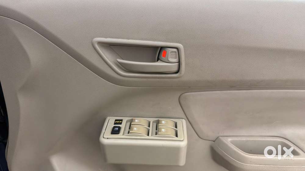 Maruti Suzuki Swift Dzire 1.2 Lxi Bsiv, 2017, Petrol