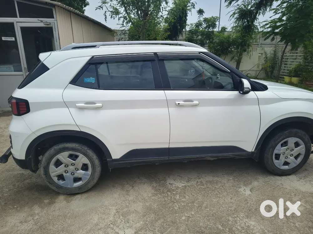 Hyundai Venue 2022 Petrol Well Maintained