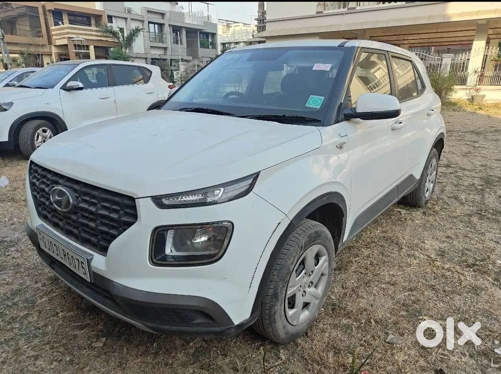 Hyundai Venue 2021 Petrol 14445 Km Driven