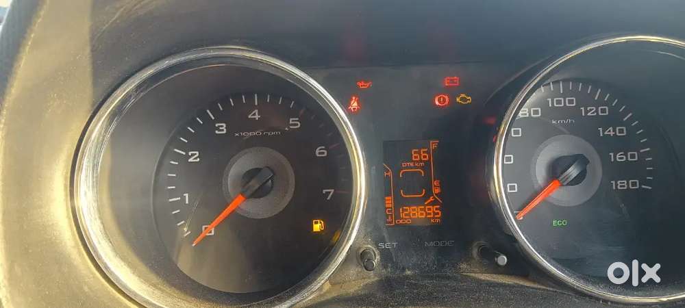 Mahindra Tuv 300 T8 Top End Showroom Maintained 2017 Model