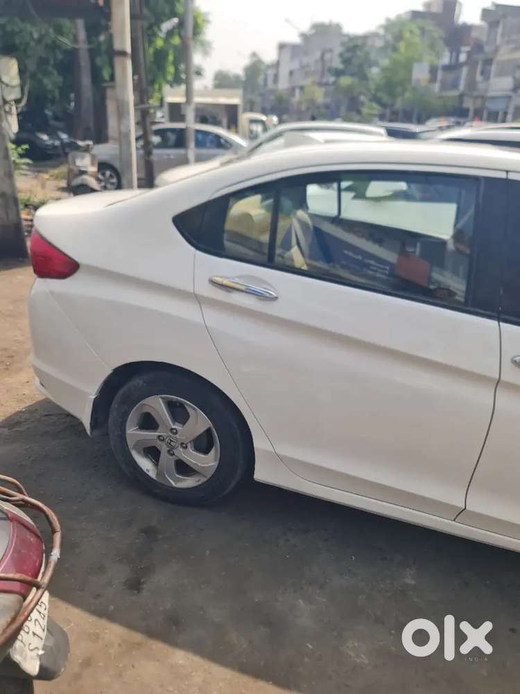 Honda City Diesel White With Sun Roof In Mint Condition.