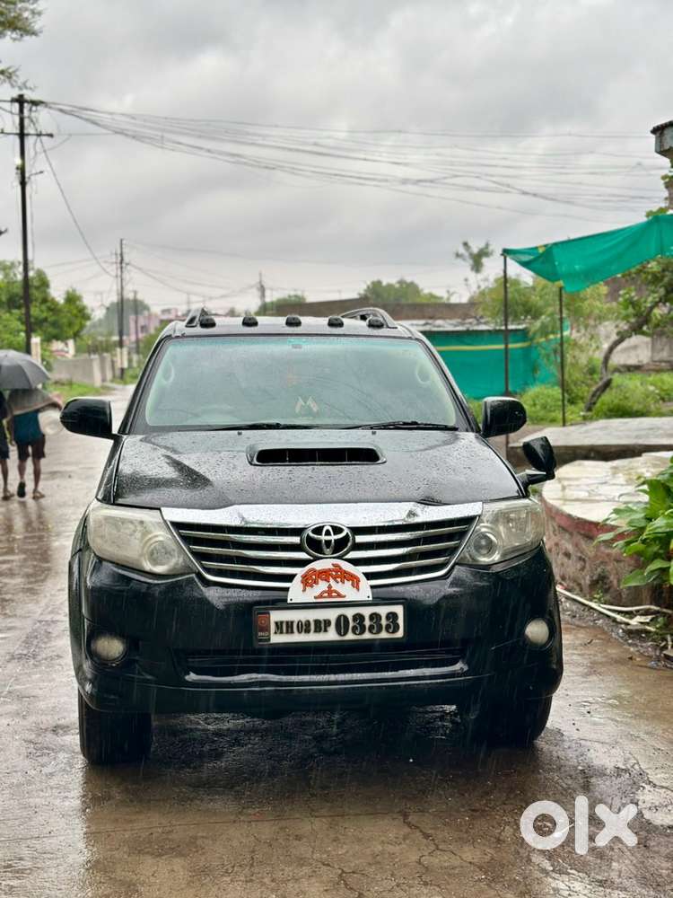 Black Toyota Fortuner 4x4