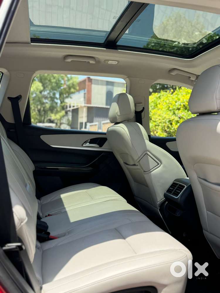 Mahindra Xuv700 2.0 Ax 7 Petrol At Str, 2022, Petrol