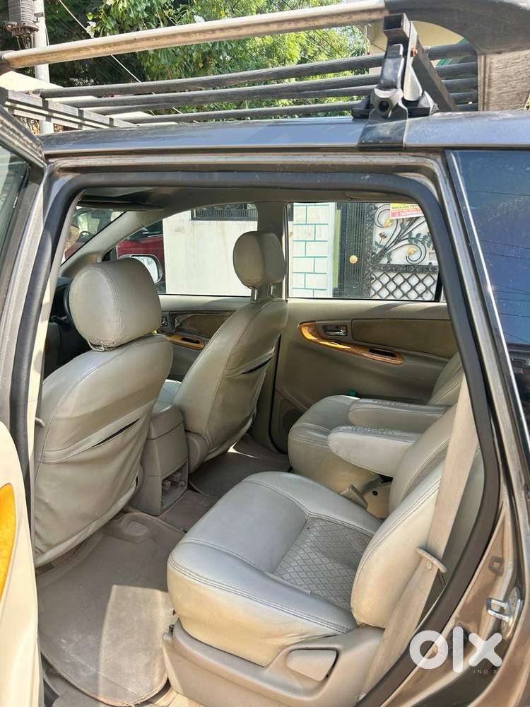 Toyota Innova 2.5v 2010 Model Resale