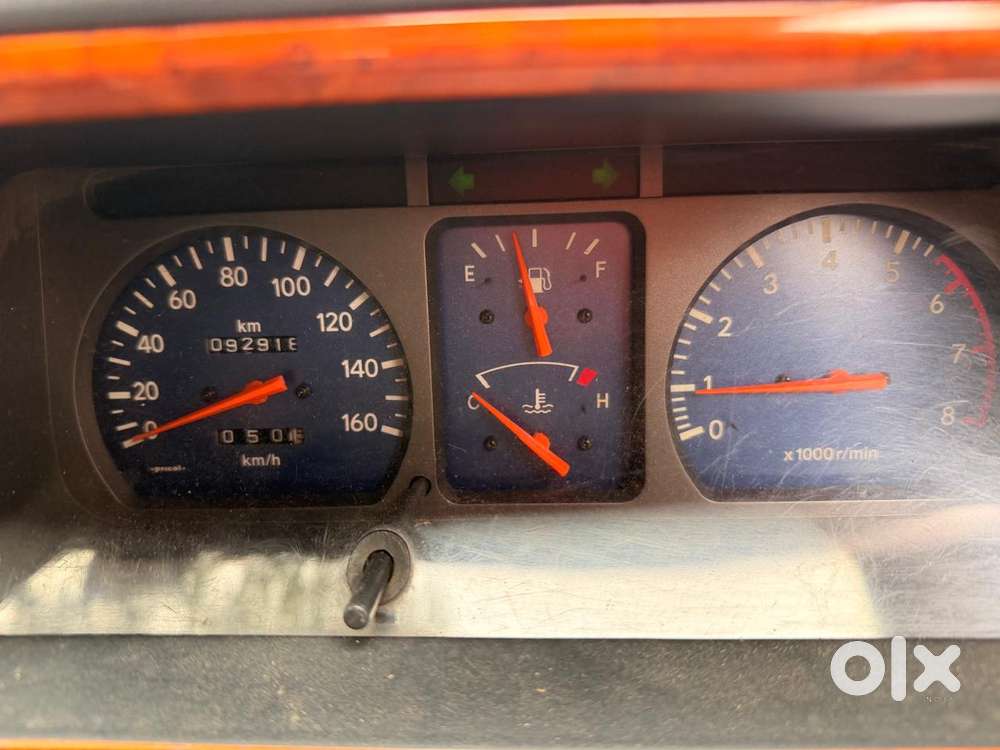 Toyota Qualis Rs E2 Petrol, 2002, Petrol