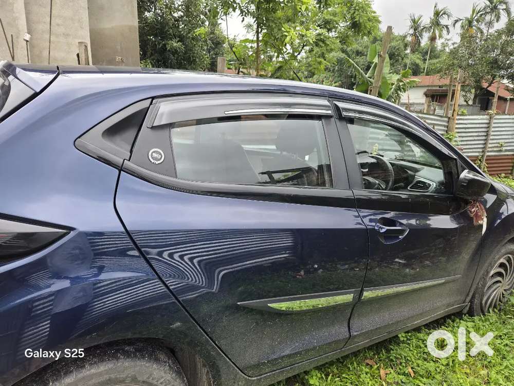 Tata Altroz 1.2 Petrol Manual 2024