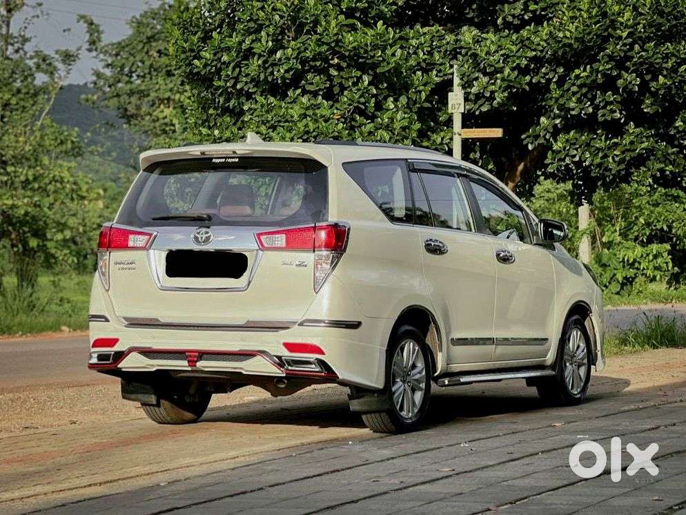 Toyota Innova Crysta 2.8 Zx At 7 Seater, 2016, Diesel