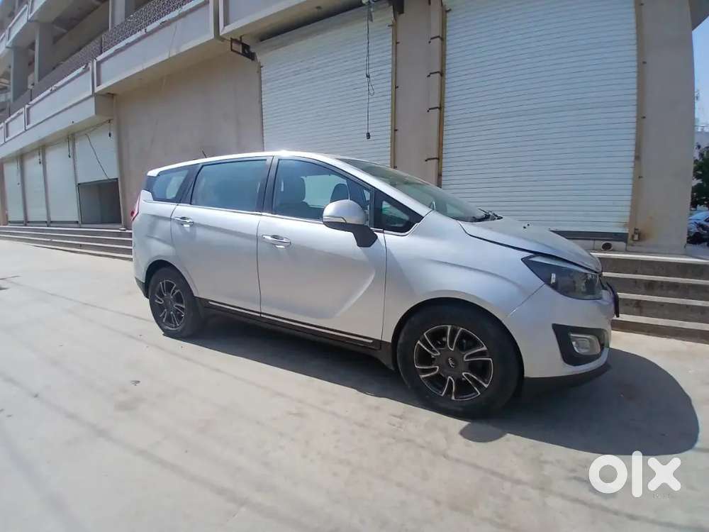 Mahindra Marazzo M8 2018