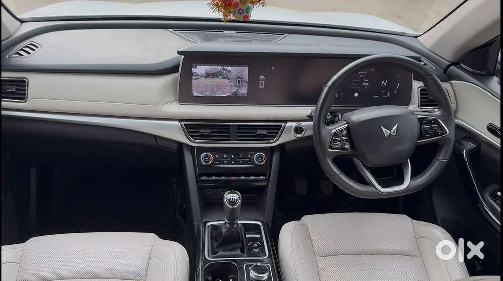 Mahindra Xuv700 2.2 Ax 7 Diesel Mt Luxury Pack Str, 2025, Diesel
