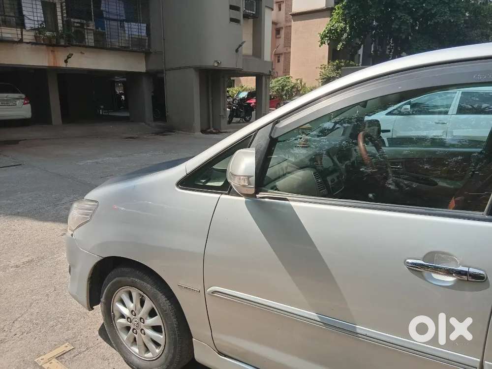 Toyota Innova 8 Seater