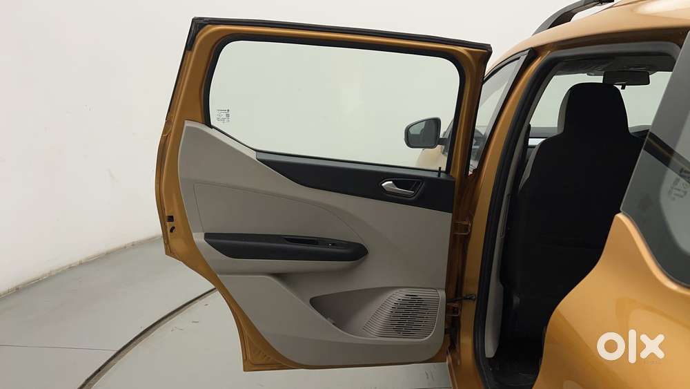 Renault Triber Rxz Easy-r Amt, 2023, Petrol