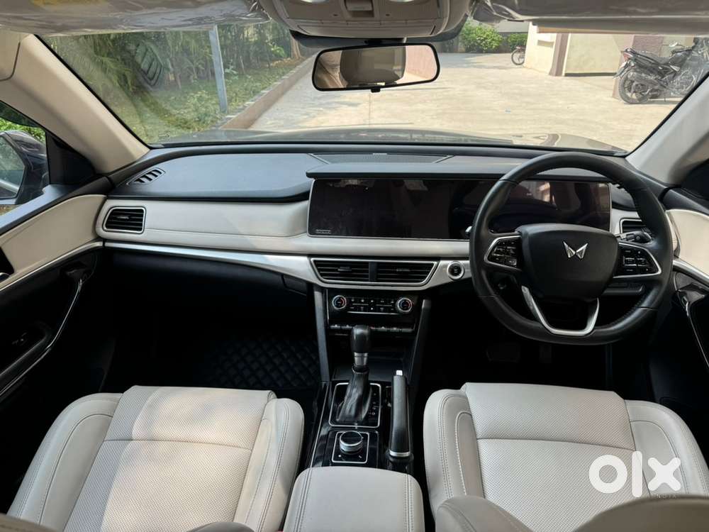 Mahindra Xuv700 2022 Petrol Automatic 7 Seater 1st Owner