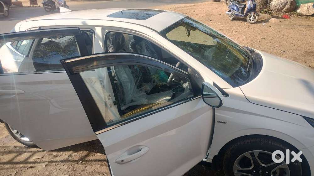 Professor Automatic Car With Sunroof In Excellent Condition