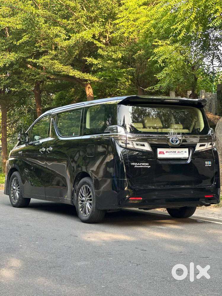 Toyota Vellfire 2.5 Executive Lounge, 2023, Petrol
