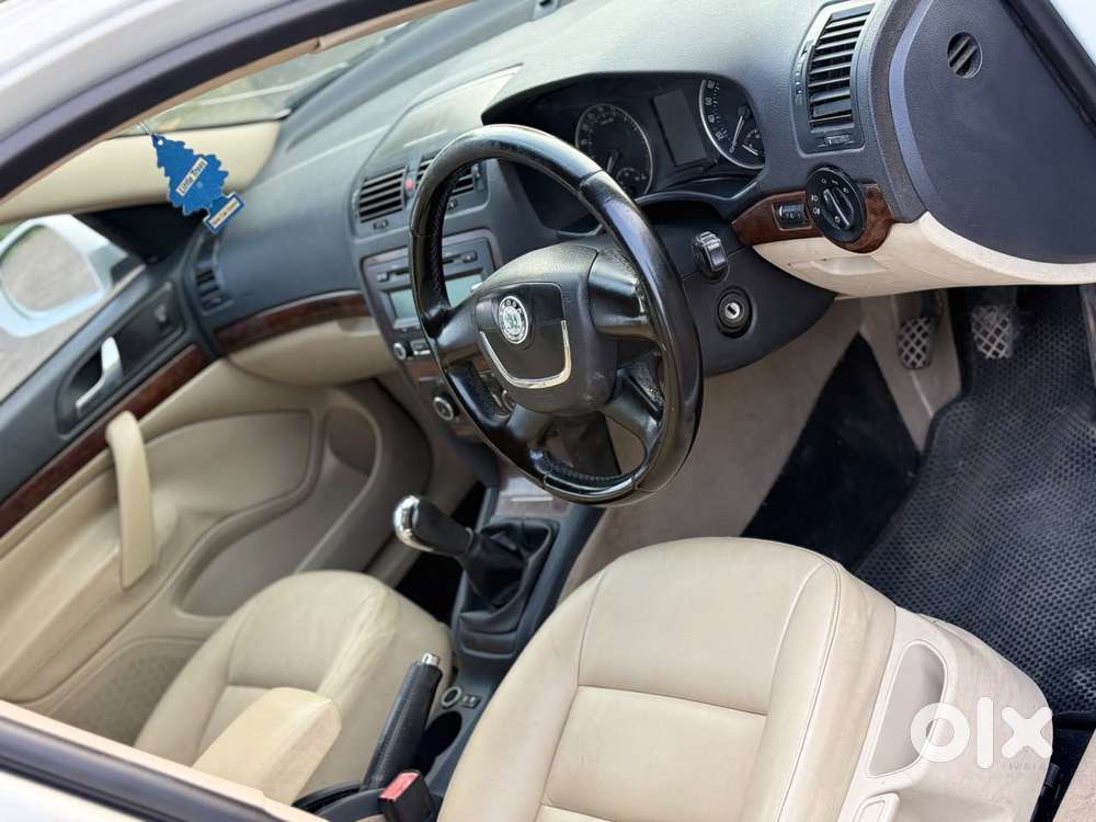 Skoda Laura Ambition 2.0 Tdi Cr Mt, 2012, Diesel