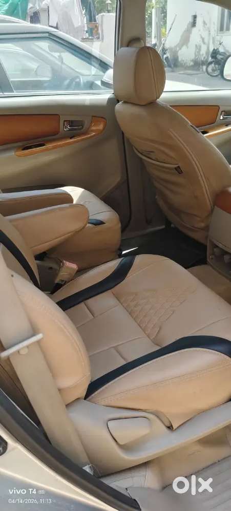 Innova 2.5 V Diesel 2010 1st Owner