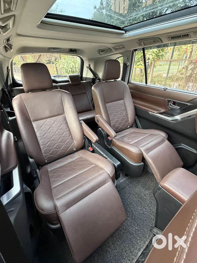 Toyota Innova Hycross 2.0 Zx (o) Hybrid 7 Str, 2023