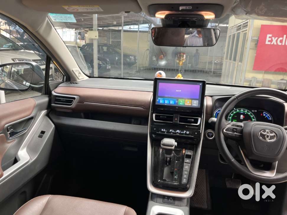 Toyota Innova Hycross 2.0 Zx Hybrid 7 Str, 2023, Petrol