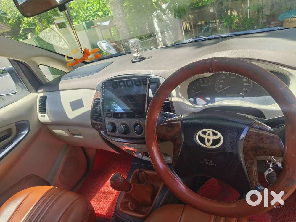 Toyota Innova 2.0 E 2015