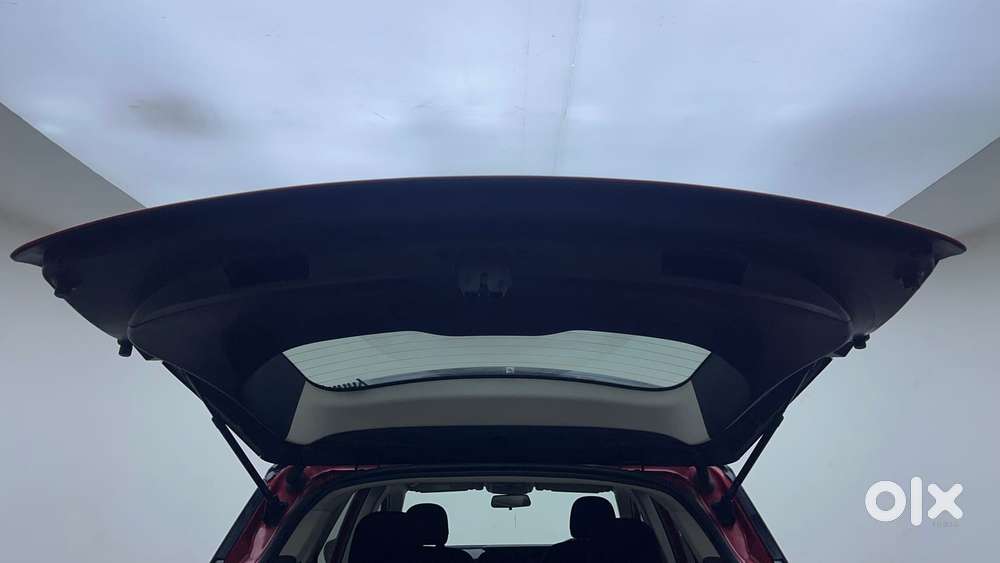 Mahindra Xuv700 2.0 Ax 5 Petrol At Str, 2023, Petrol