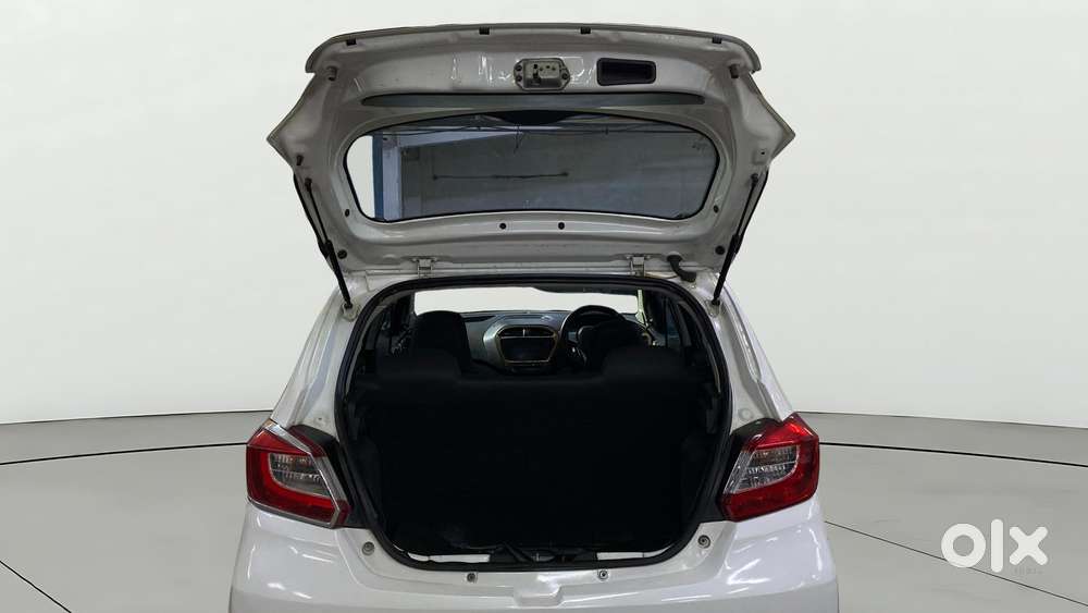 Tata Tiago Xe, 2017, Petrol