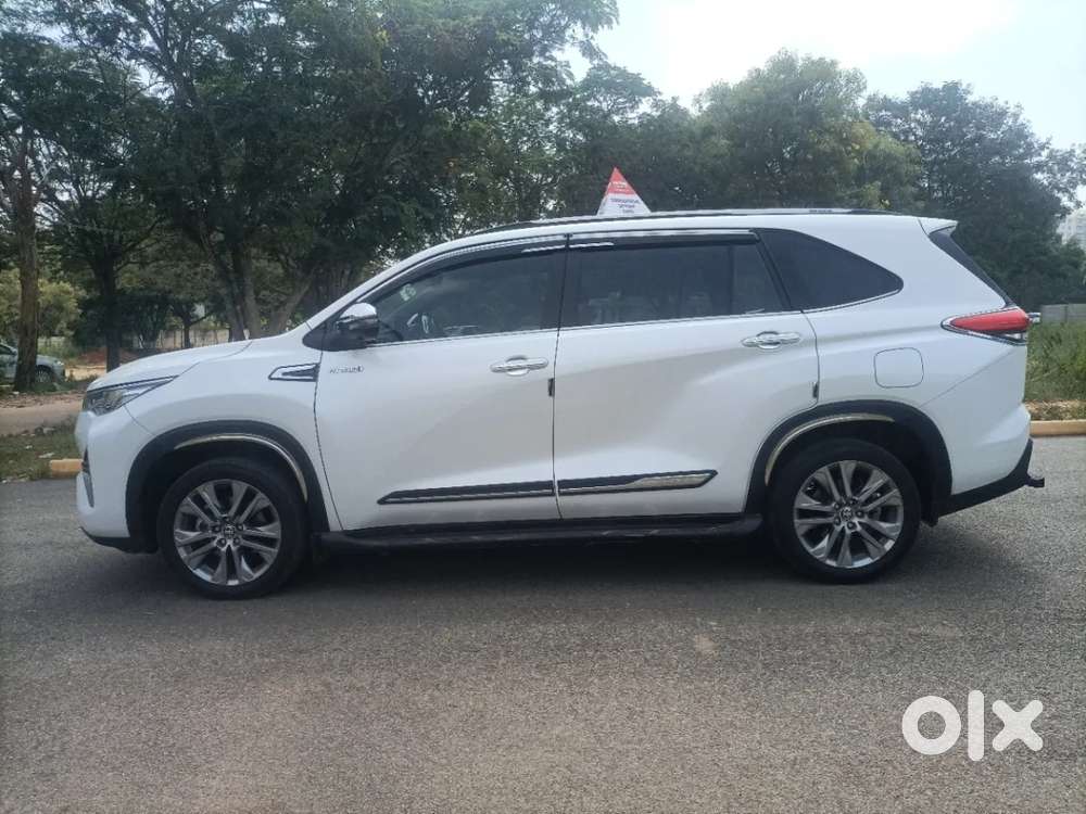 Toyota Innova Hycross 2.0 Zx (o) Hybrid 7 Str, 2024, Petrol