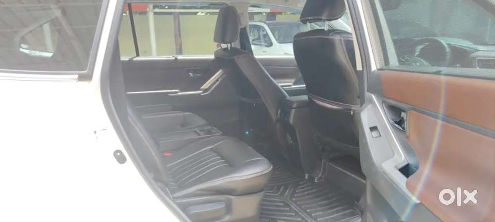 Toyota Innova Hycross 2.0 Vx Hybrid 7 Str, 2025, Petrol