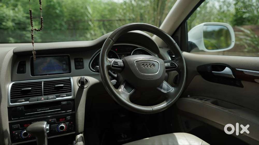 Well Maintained White Audi Q7.