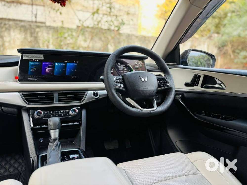 Mahindra Xuv700 2.2 Ax 7 Diesel At Luxury Pack Str, 2025, Diesel