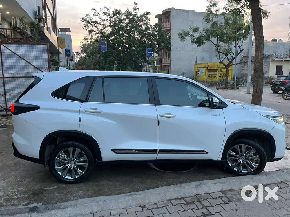 Toyota Innova Hycross 2025 Year