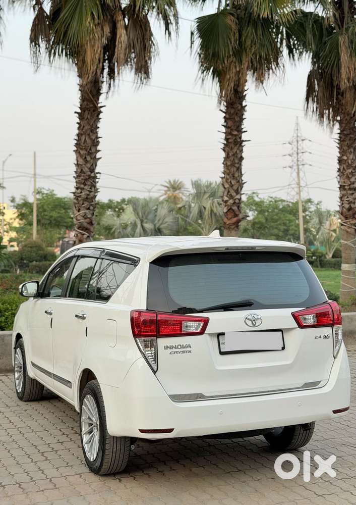 Toyota Innova Crysta 2.4 V 8 Str, 2016, Diesel