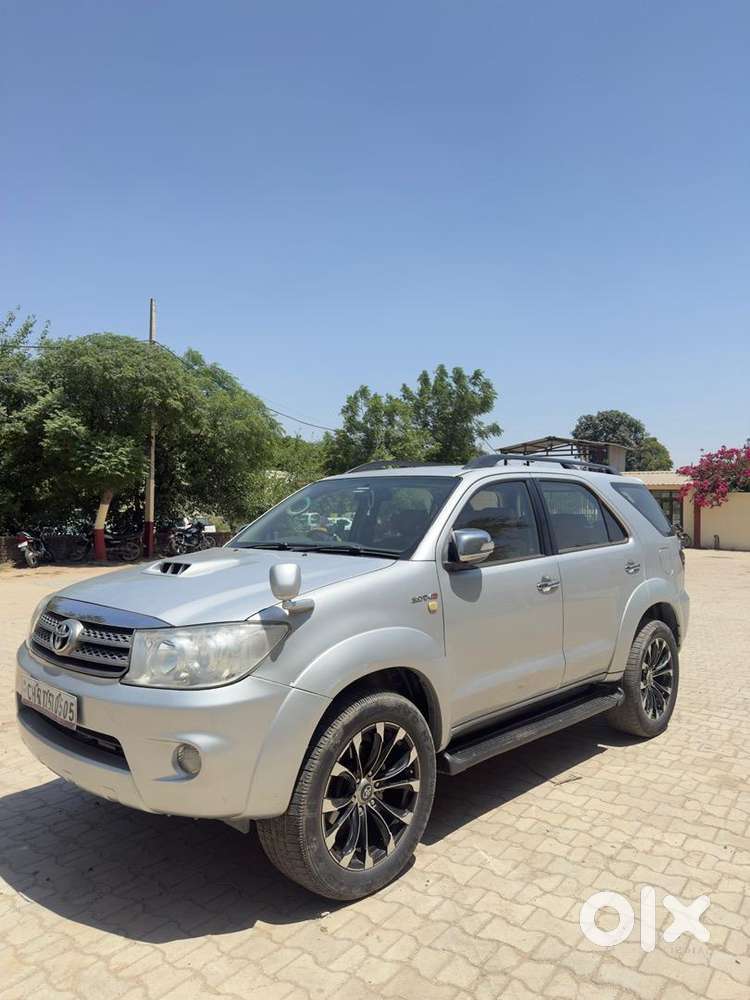 Toyota Fortuner 2011 Diesel 165000 Km Driven