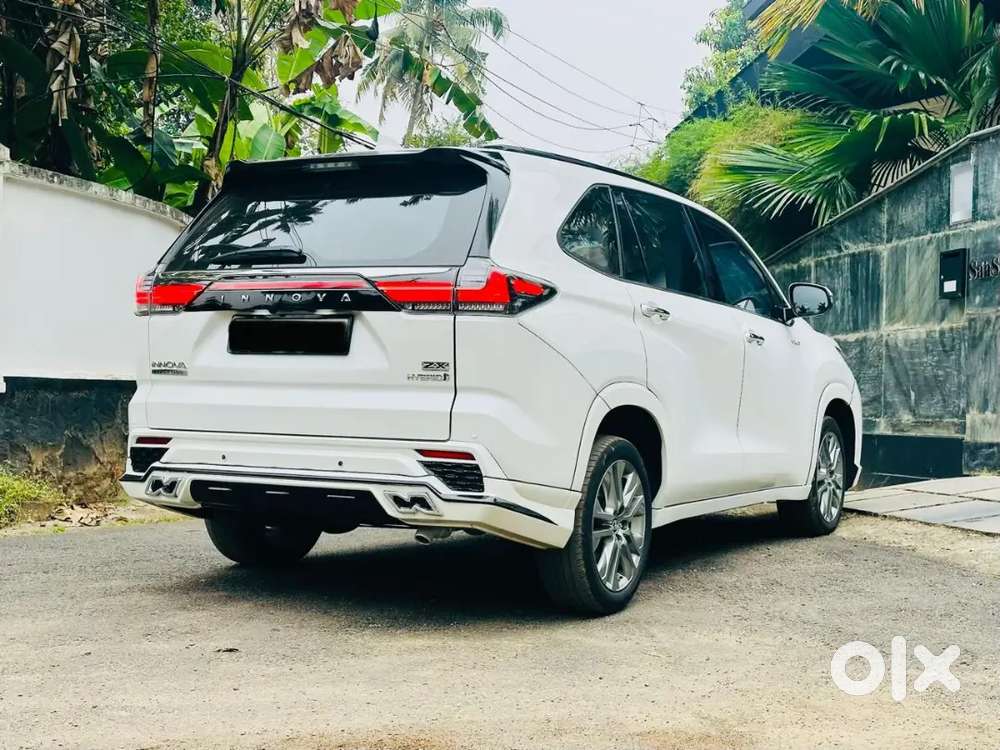 Toyota Innova Hycross 2024
