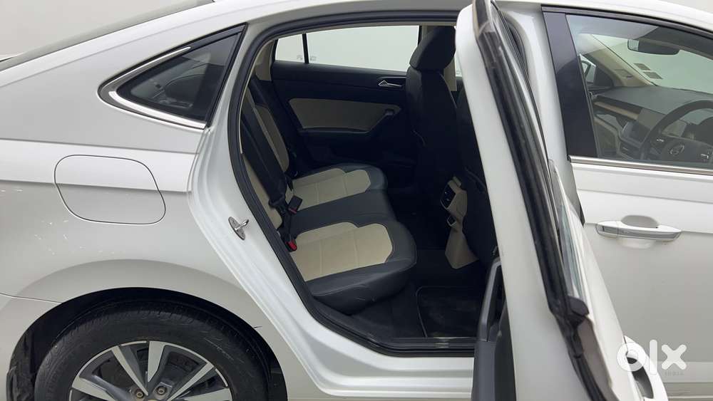 Skoda Slavia Style 1.0l Tsi Mt, 2022, Petrol