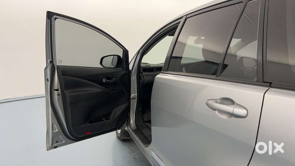 Toyota Innova Crysta [2016-2020] 2.4 Gx At 8 Str, 2016, Diesel