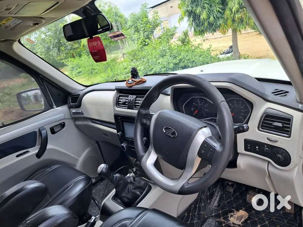 Mahindra Scorpio S11