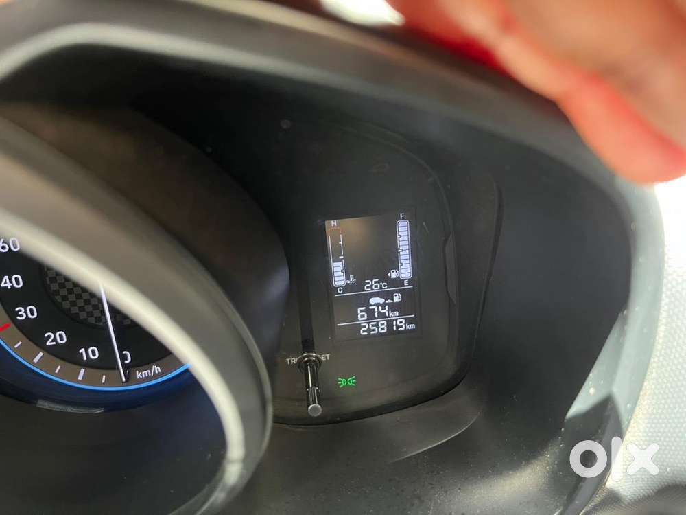 Hyundai Venue 2022 Petrol 25800 Km Driven