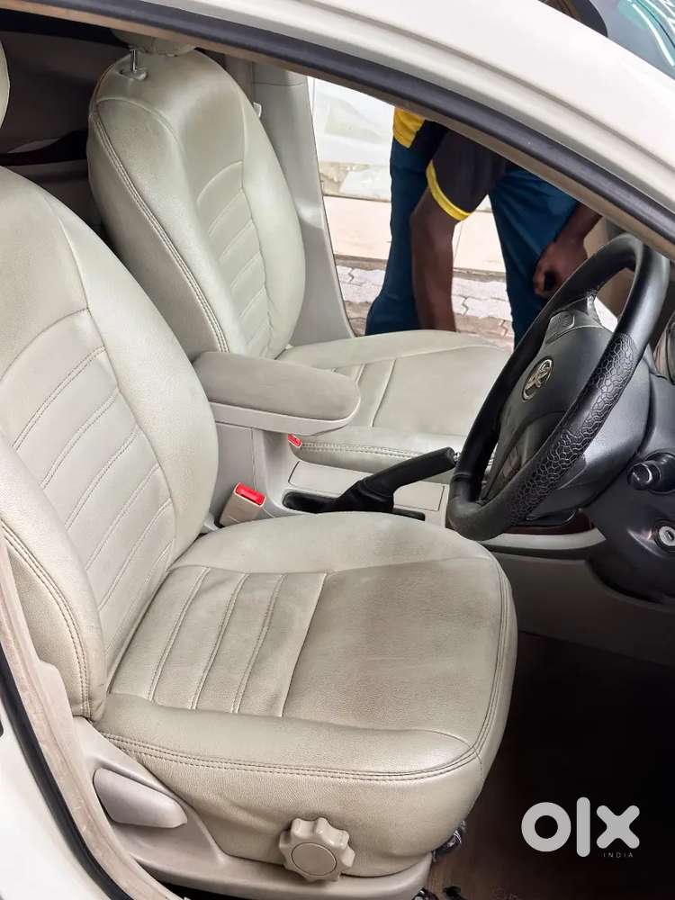 Toyota Corolla Altis 2012