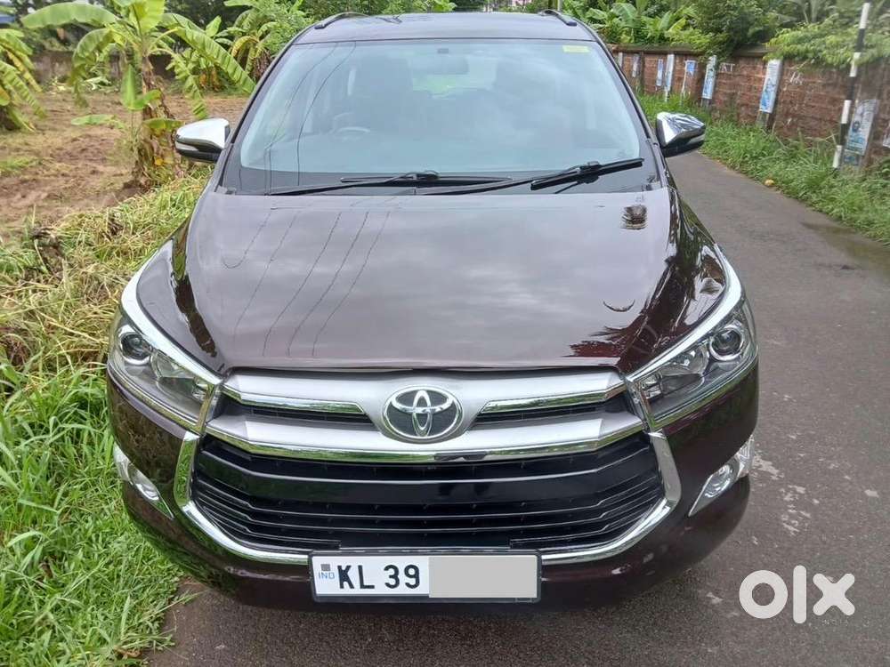 Crysta 2.8 Zx Diesel Automatic 2016