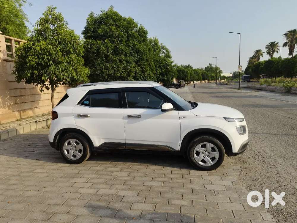 Hyundai Venue 2021 Cng & Hybrids 56000 Km Driven