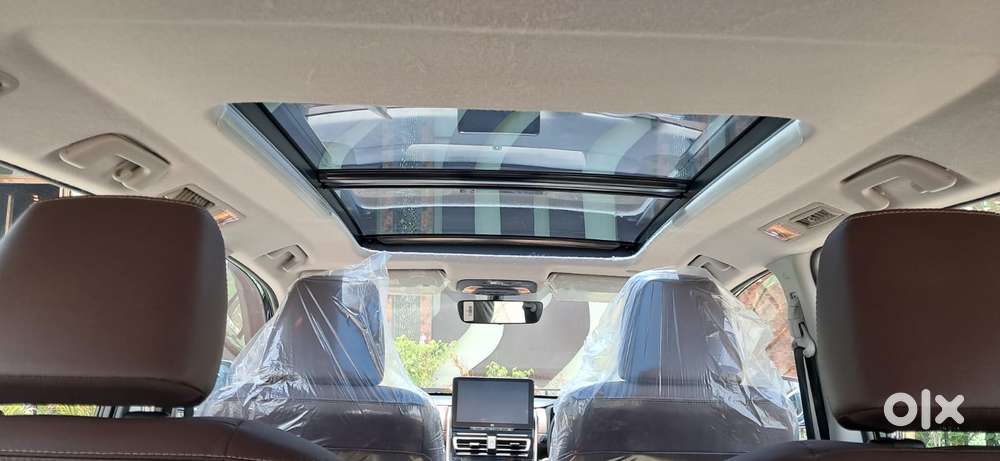 Toyota Innova Hycross 2.0 Zx Hybrid 7 Str, 2025, Petrol