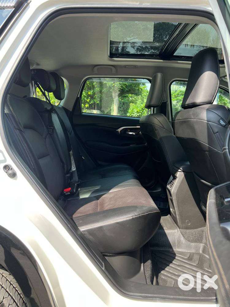 Maruti Suzuki Grand Vitara 1.5 Alpha Plus Dual Tone Intelligent Hybr..