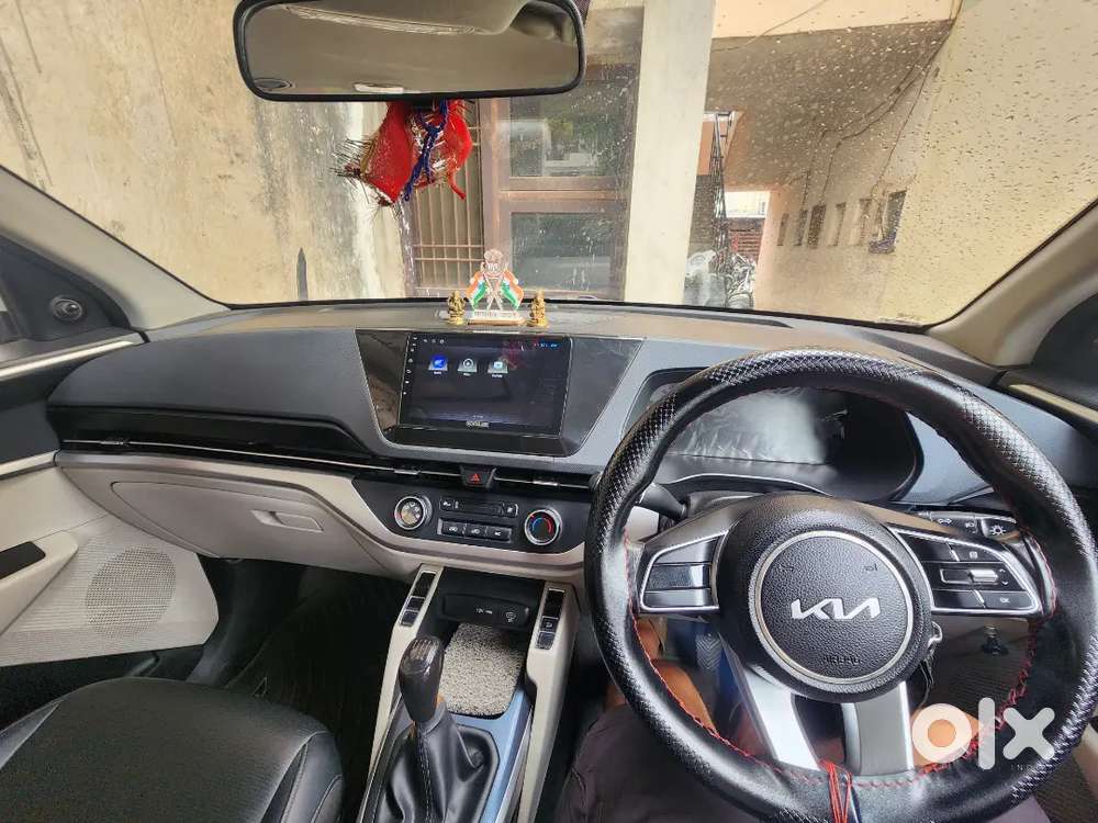 Kia Carens 2024 Petrol Well Maintained