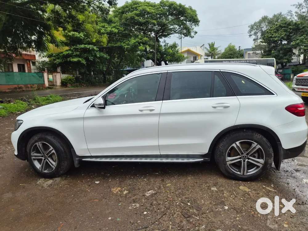 White - Mercedes Benz 220d 4 Matic