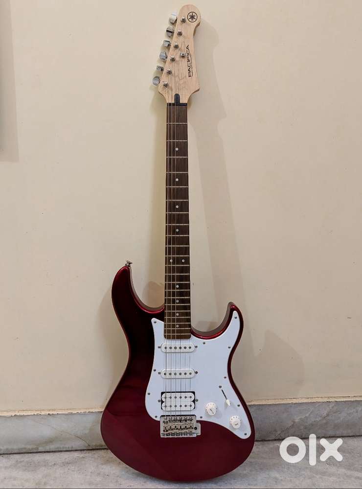 Yamaha guitar+ Marshall mg15 amp
