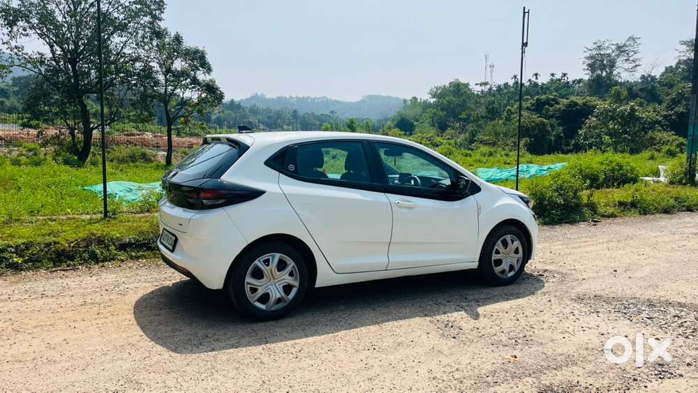 Tata Altroz Petrol & Cng Manual 2023
