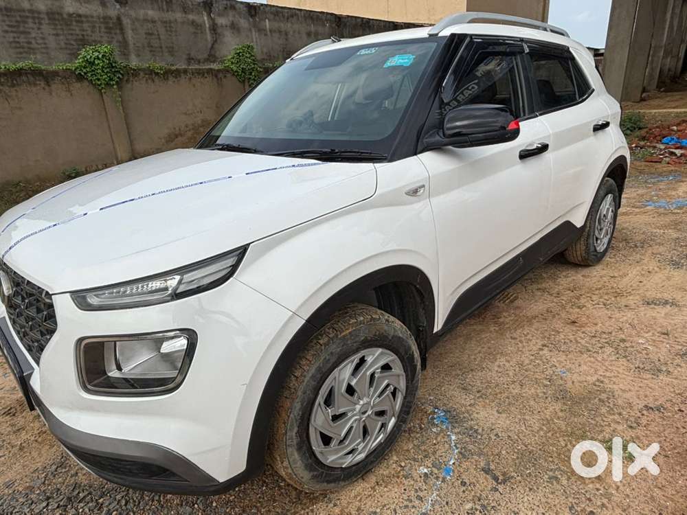 Hyundai Venue Petrol Mt 9000