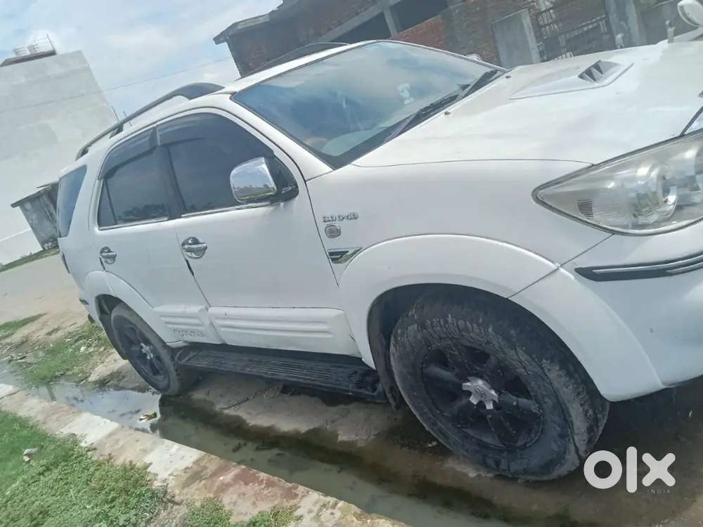 Toyota Fortuner 2011 Model