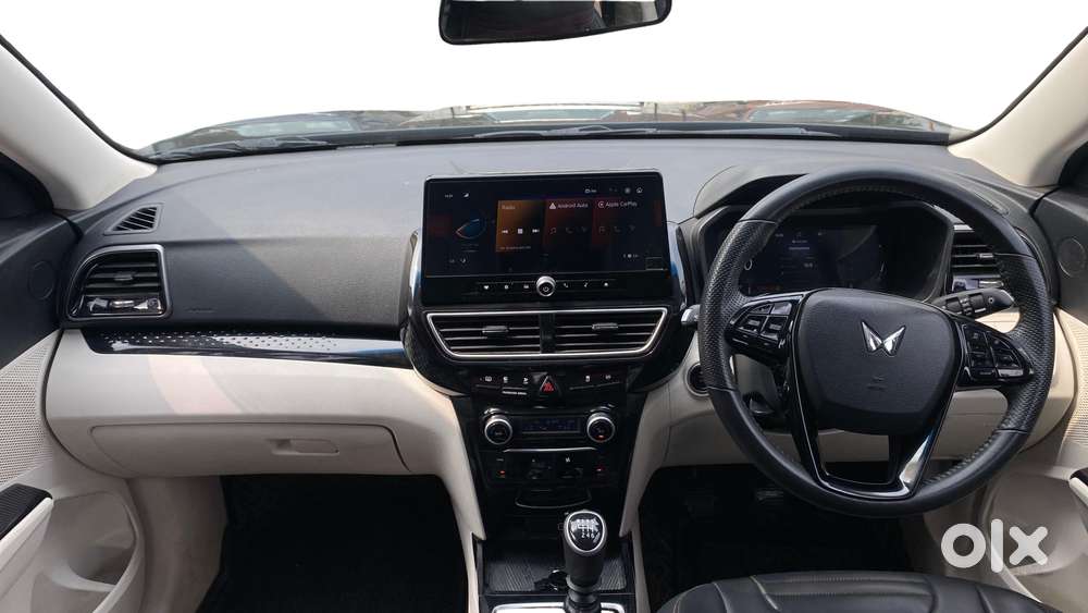 Mahindra Xuv 3xo Ax5 Pm Mt, 2024, Petrol