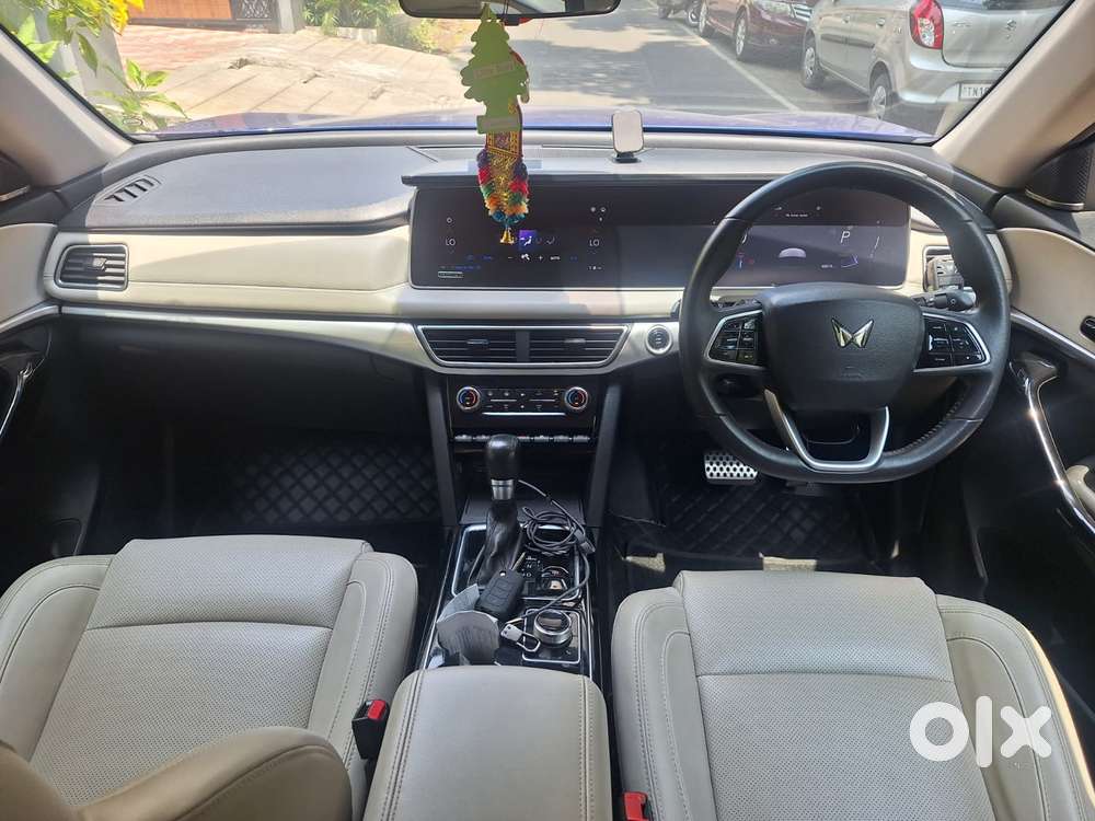 Mahindra Xuv700 Ax7l 6 Str At, 2022, Diesel